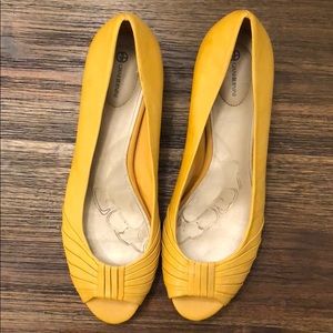 Giani Bernini yellow flats